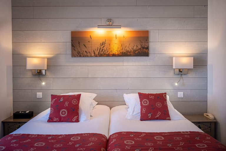 Bedroom 3, Logis Hotel Restaurant De La Plage, Finistère