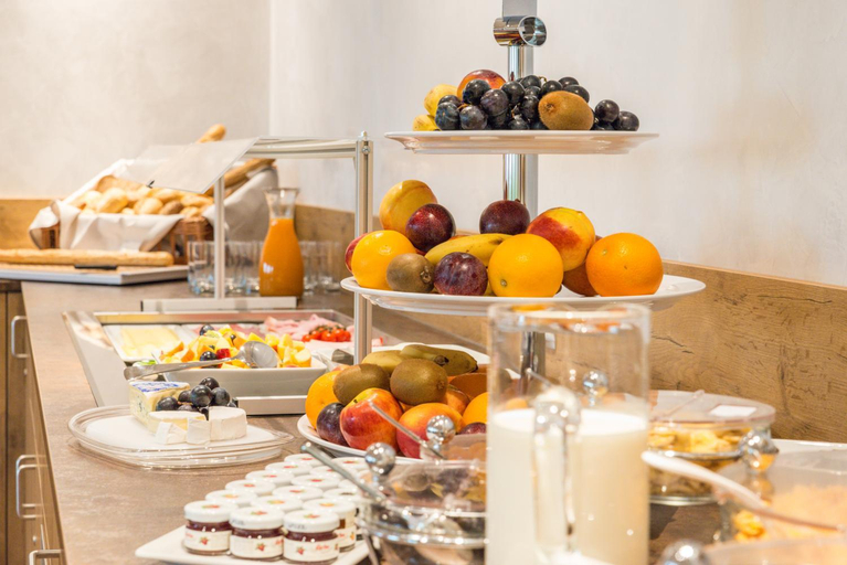 Others 5, Ammi Hotel Garni, Starnberg