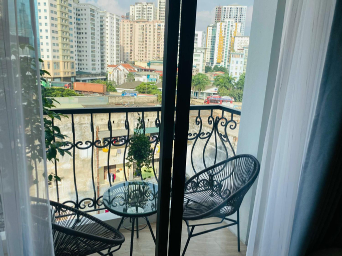 Exterior & Views 17