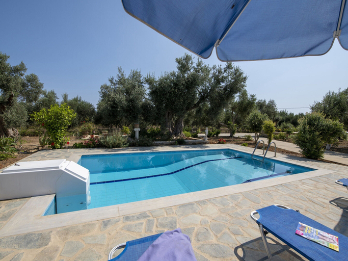 Sport & Beauty 4, Villa in Crete near Beach and Olive Groves, Crete