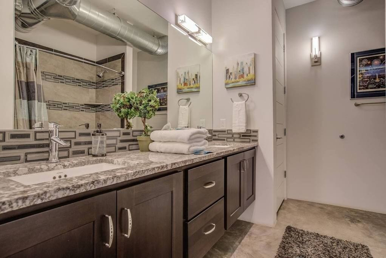 Others 4, 4BR Modern Marvel Downtown Custom Private Balcony, El Paso