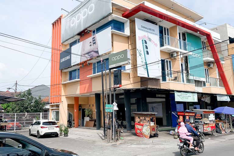 Exterior & Views, Karins Guesthouse Syariah RedPartner, Bandung