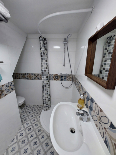 Bathroom 5, Le km99, Yonne