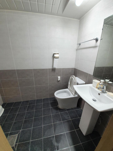 Bathroom, Gyeongpodae Darakbang, Gangneung