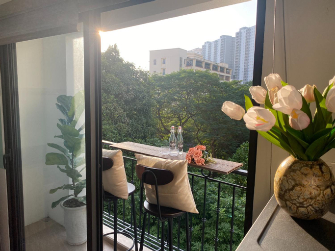 Exterior & Views 18