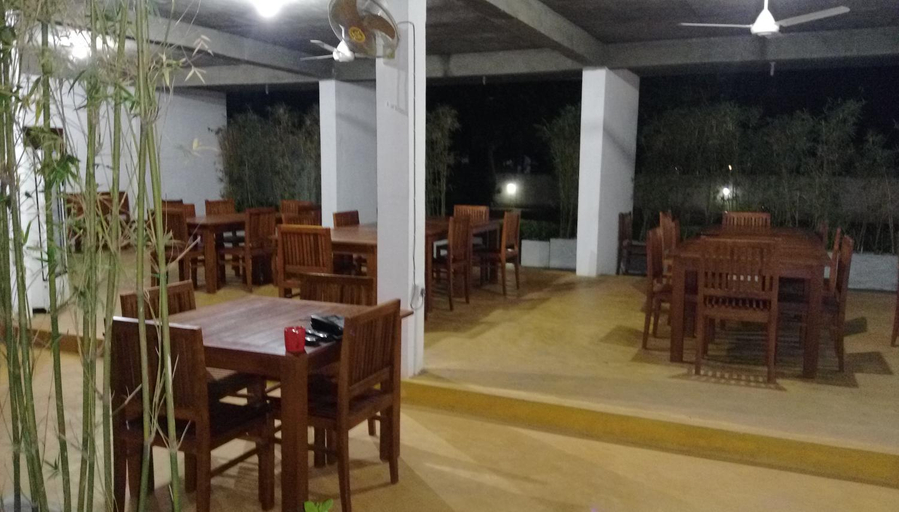 Food & Drinks 3, Samwill Holiday Resort, Katharagama