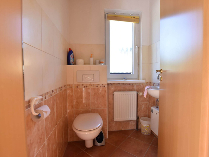 Bathroom 3, Einladende Ferienwohnung in Zweedorf mit Grill, Rostock