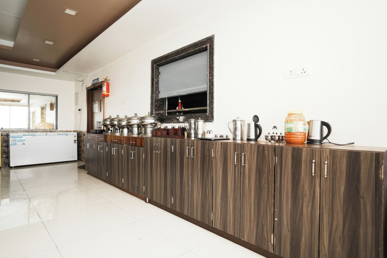 Food & Drinks 5, Kaizen Stays And Resto, Satara