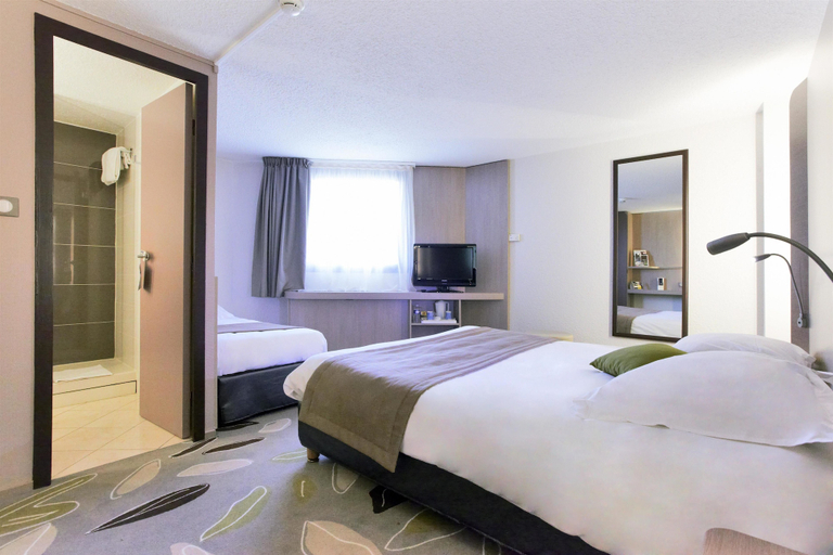 Bedroom 3, Kyriad Nevers Centre, Nièvre