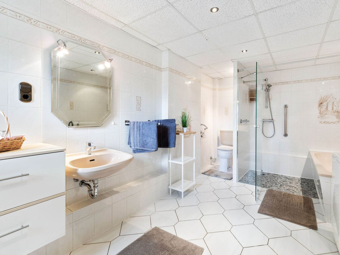 Bathroom 3, Ferienhaus Zierow Nahe Ostseestrand, Nordwestmecklenburg