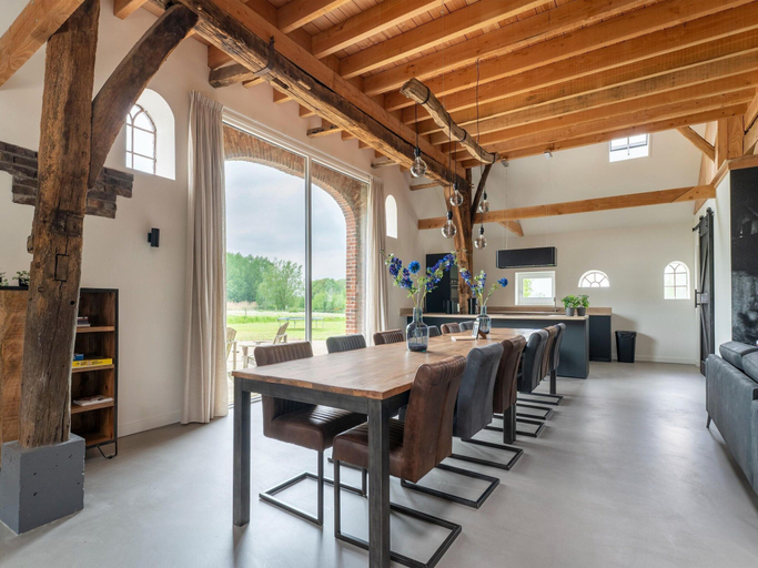 Dining 4, Pleasant Holiday Home in Voorst With Garden, Gendringen