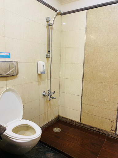 Bedroom 5, Qotel Hotel Pitampura, West