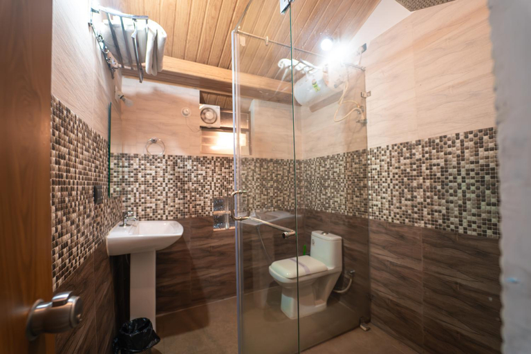Bathroom 2, KINGMAKERS Plantation with river stream, Kodagu