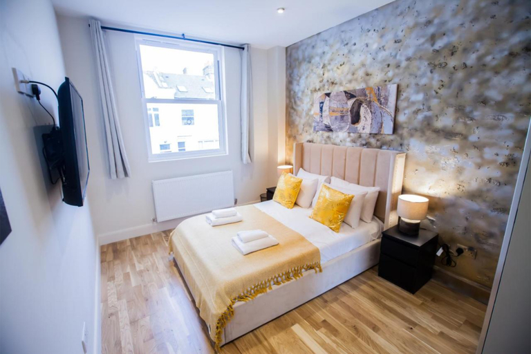 Bedroom 2, Luxury Fulham 3 bedroom Garden House, London