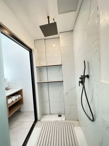 Bathroom 4, Diving Addiction Resort, Panglao