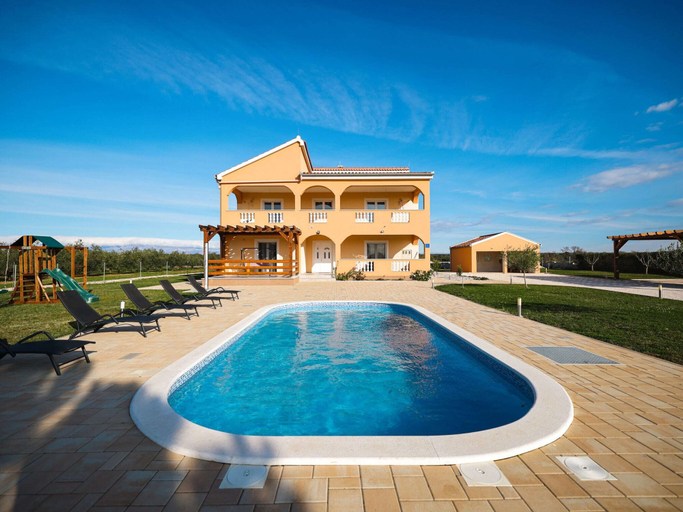 Sport & Beauty 3, Holiday Home in Prkos with Private Pool, Škabrnja