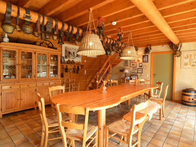 Food & Drinks 5, Spacious chalet in Ovifat-Waimes with sauna, Liège