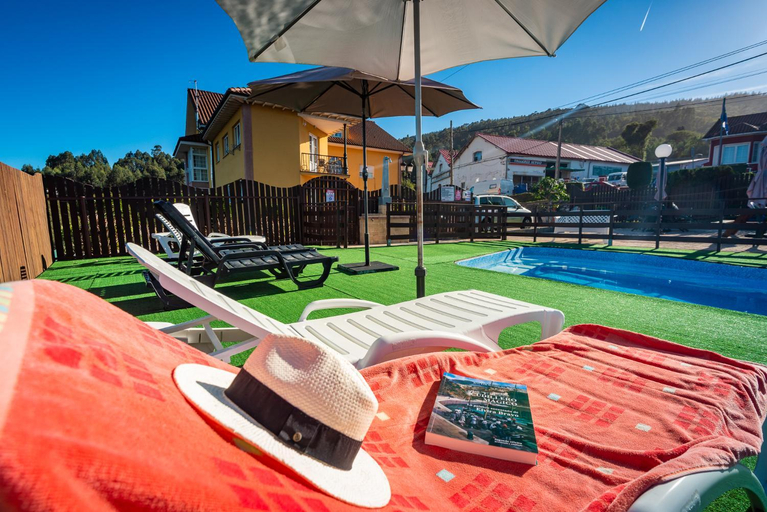 Swimming pool 5, Apartamentos Cudillero, Asturias