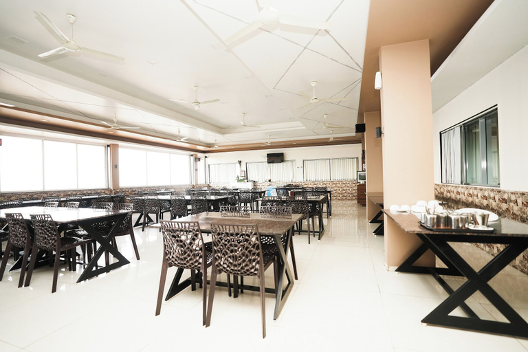 Food & Drinks 4, Kaizen Stays And Resto, Satara
