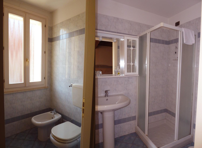 Bathroom, Il Giardino Fiorito, Ferrara