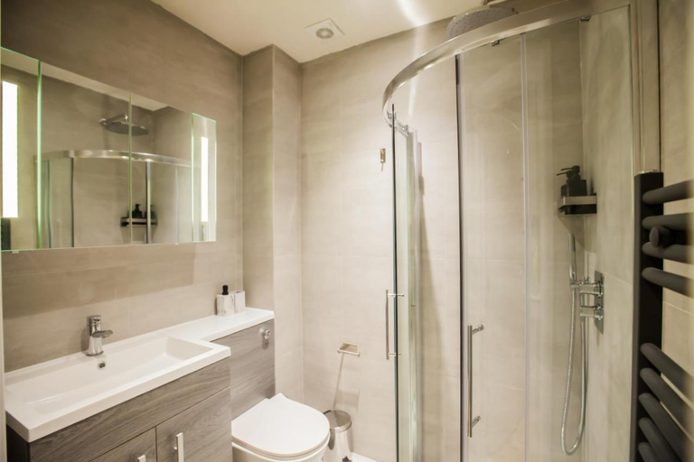 Bathroom 4, Luxury Fulham 3 bedroom Garden House, London