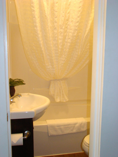 Bathroom 2, Paddock Inn, Division No. 15