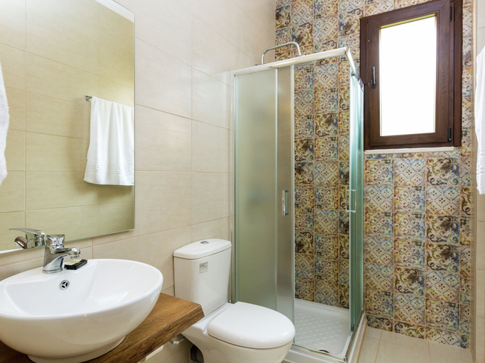 Bathroom 3, Villa with Private Pool near Sea & Arkadi Monastery on NW Coast, Crete