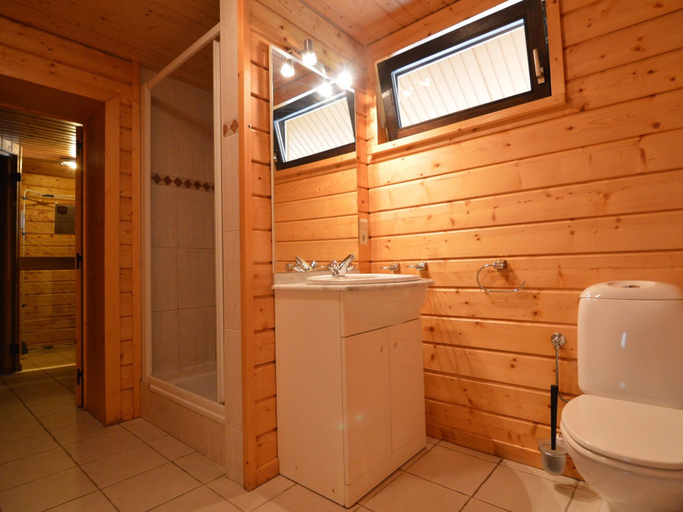 Bathroom 3, Group Retreat in Robertville, Liège