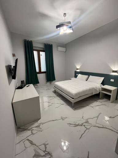 Bedroom 4, B&B CADIFRA PORTAPICCOLA, Napoli