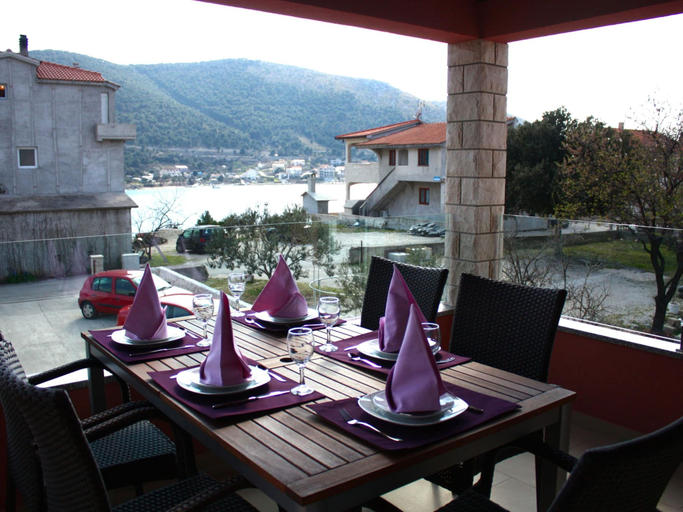 Food & Drinks 5, Exquisite Villa with Private Hot Tub in Grebaštica, Šibenik