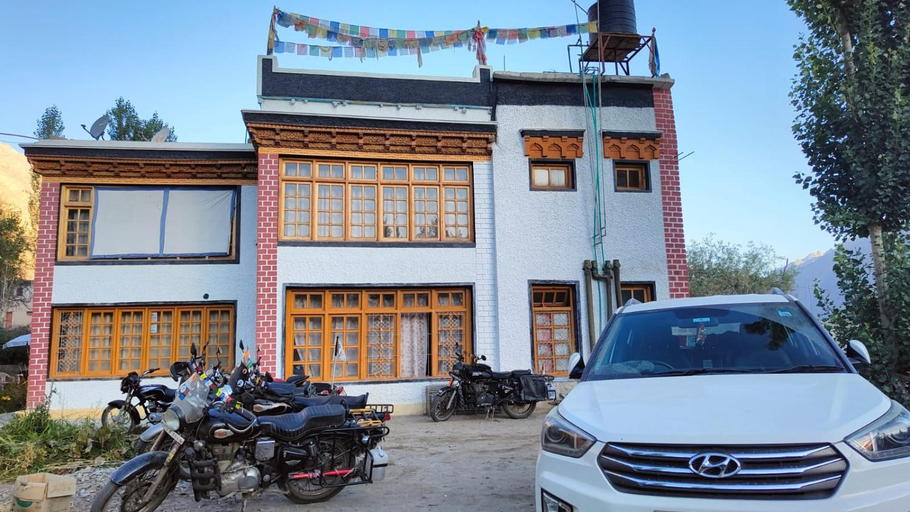 Others 5, Zambala guest house, Leh
