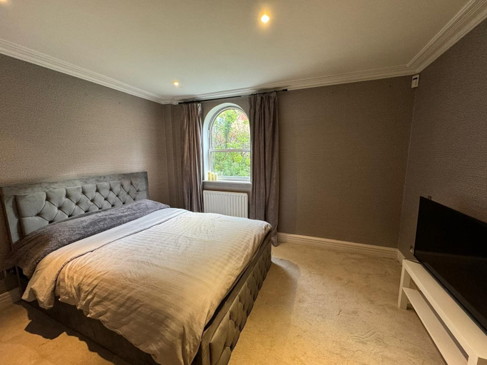 Bedroom 2, Luxury Apartment In London - Pool Spa & Gym, London