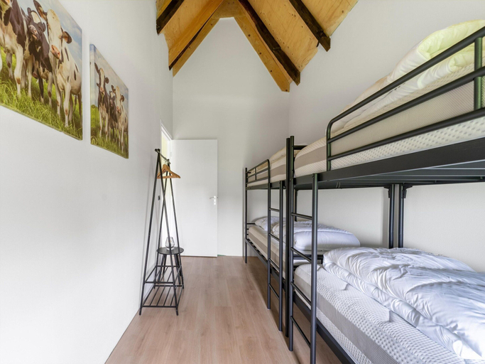 Room 3, Pleasant Holiday Home in Voorst With Garden, Gendringen
