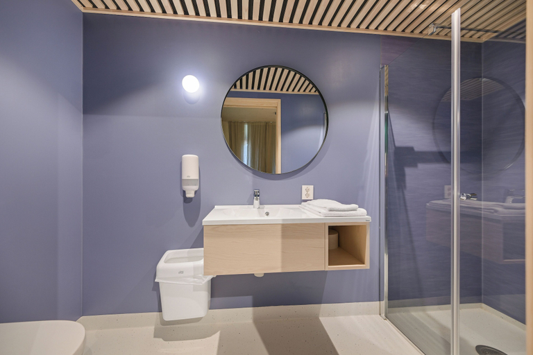Bathroom 5, RS Noatun, Borre