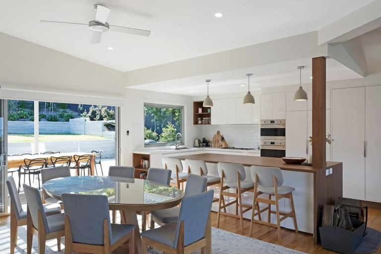 Food & Drinks 4, ADS on Collins - 4 bedroom and Pet Friendly, Bega Valley