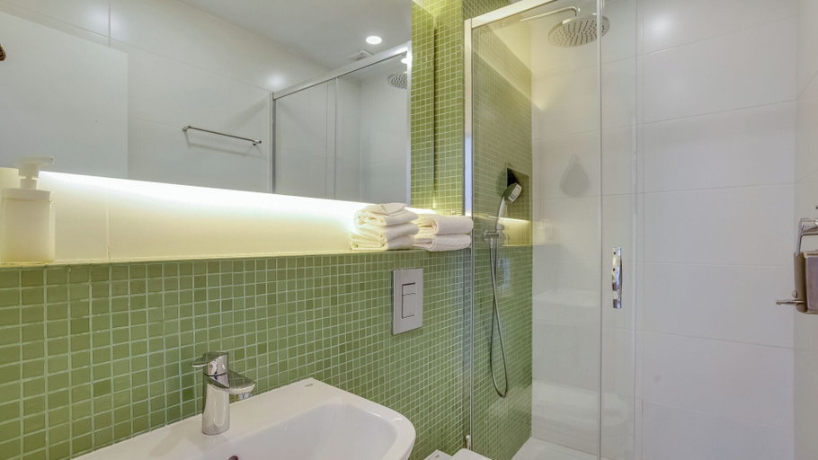 Bathroom 4, Hostellicious, Faro
