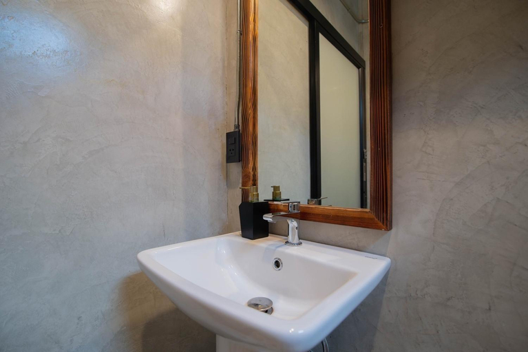 Bathroom 4, The Loft Bar365, Muang Buri Ram