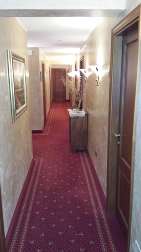 Others 4, Hotel Pesek, Hrpelje-Kozina