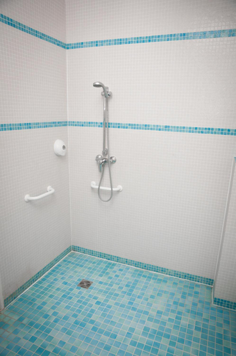 Bathroom 3, Hotel Moderne, Eure