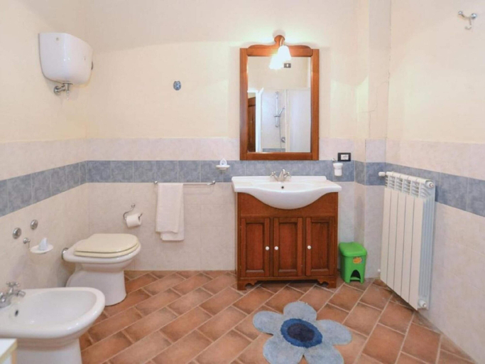 Bathroom 2, Villa in Montalbano with Scenic Views, Perugia