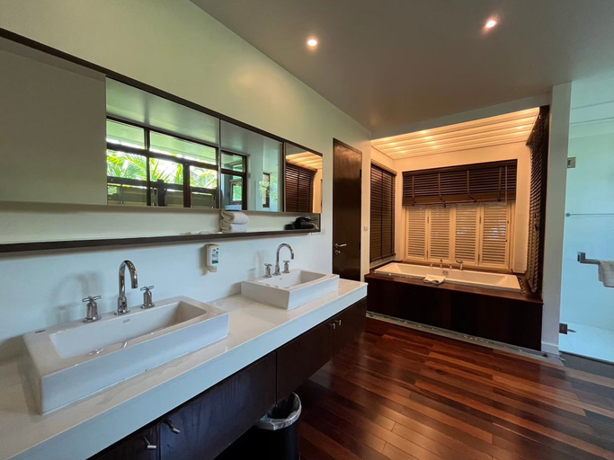 Bathroom 4, Amatapura Beach Villa 1, Mueang Krabi