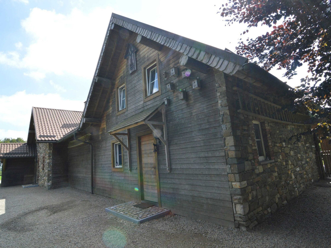 Exterior & Views 2, Spacious chalet in Ovifat-Waimes with sauna, Liège
