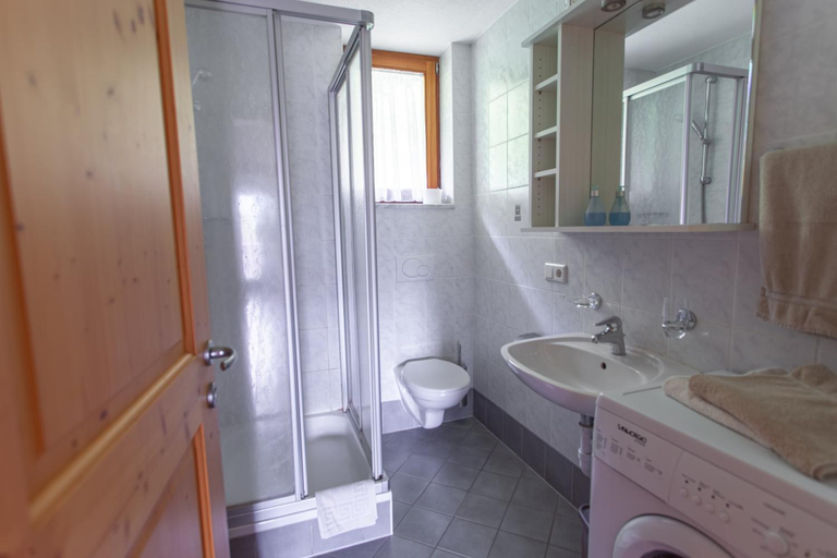 Bathroom, Pretzerhof, Bolzano