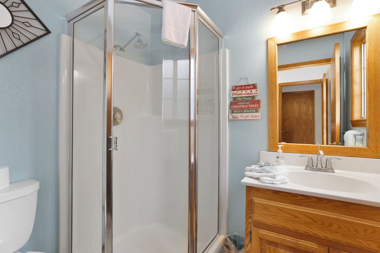 Bathroom 4, Malaburro INN #2184, San Bernardino