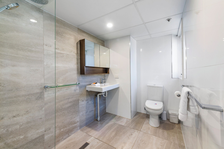 Bathroom 5, Zenith Ocean Front Apartments, Gold Coast