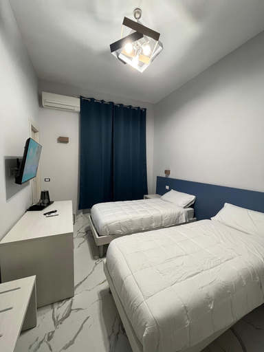 Bedroom 4, B&B CADIFRA PORTAPICCOLA, Napoli