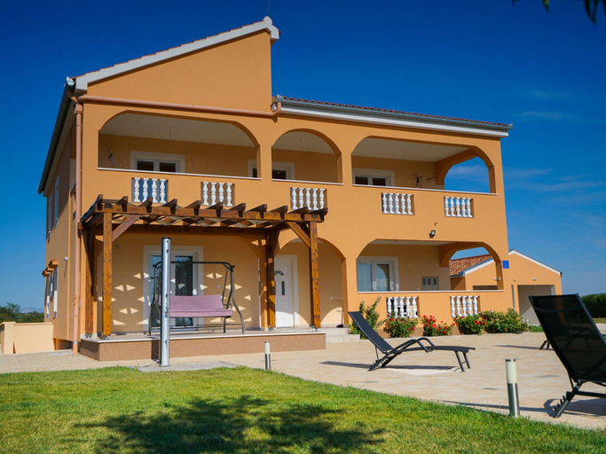 Exterior & Views 2, Holiday Home in Prkos with Private Pool, Škabrnja