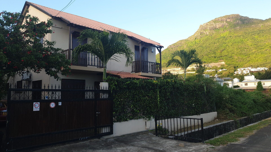 Exterior & Views, Villa - Sleeps 7 - Pool - Parking, Black River