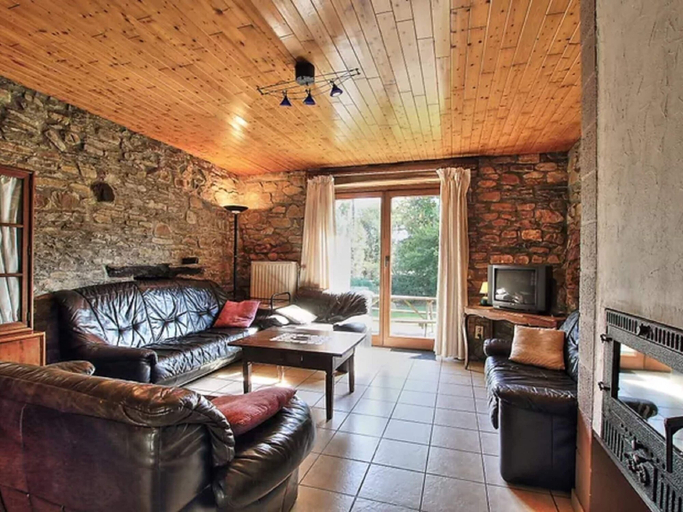Room 5, Rustic Holiday Home in Sainte-ode With Garden, Luxembourg