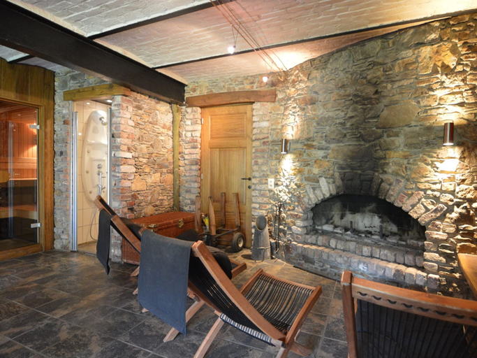 Others 4, Well kept gite, short distance from the river and forest., Liège